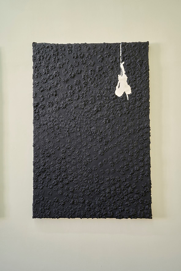 Michael Assiff, “Untitled (Palm Oil Plantation with Hanging Orangutans )”, 2015, Plastic on canvas, 121,9 x 81,2 x 2,5 cm. Image Benoit Cattiaux.