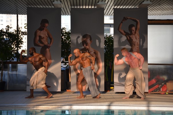 Installation view. Complete Body, Performance, 10 Min., Choreography by Contemporary Cruising (Tomislav Feller and Manuel Scheiwiller), Clothing by Anissa Djeziri & Mette Krebs, Exhibition Design by Mette Woller. Lea Guldditte Hestelund, Orlando '15. Photo: Søren Aagaard