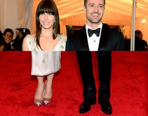 **EXCLUSIVE! Jessica Biel can’t walk in *HEELS! VERY *RARE** FOOTAGE!