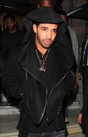 drake-has-a-late-night2012-03-29_08-41-23in-london