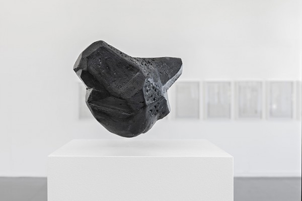 Agnieszka Kurant, Air Rights 2, 2015, Powdered stone, foam, wood, electromagnets, custom pedestal